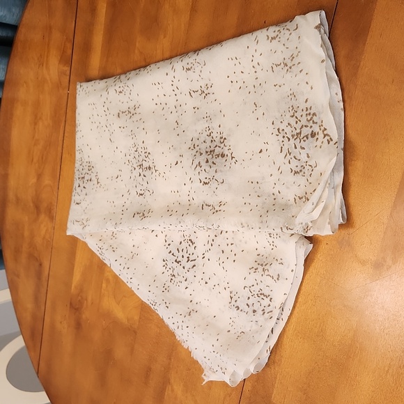 NWOT. Hang N Hold Scarf Shawl.  100% Wool. Frayed edges.  One size fits all. - Picture 5 of 5